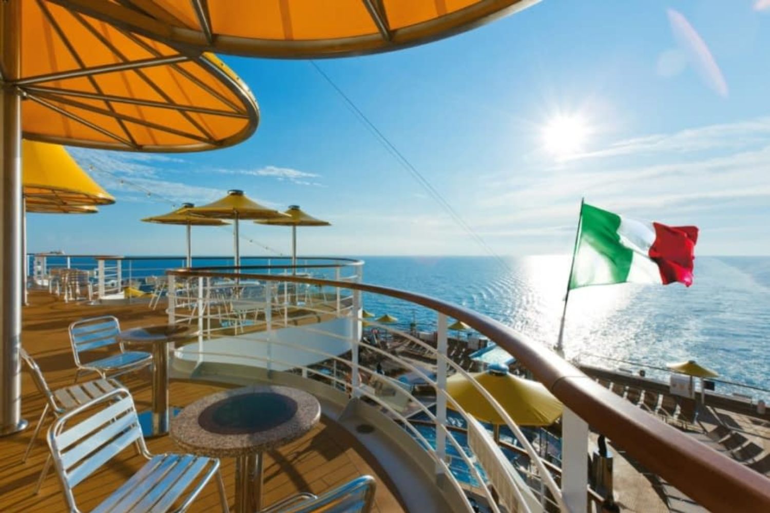 Costa Fascinosa, exterior