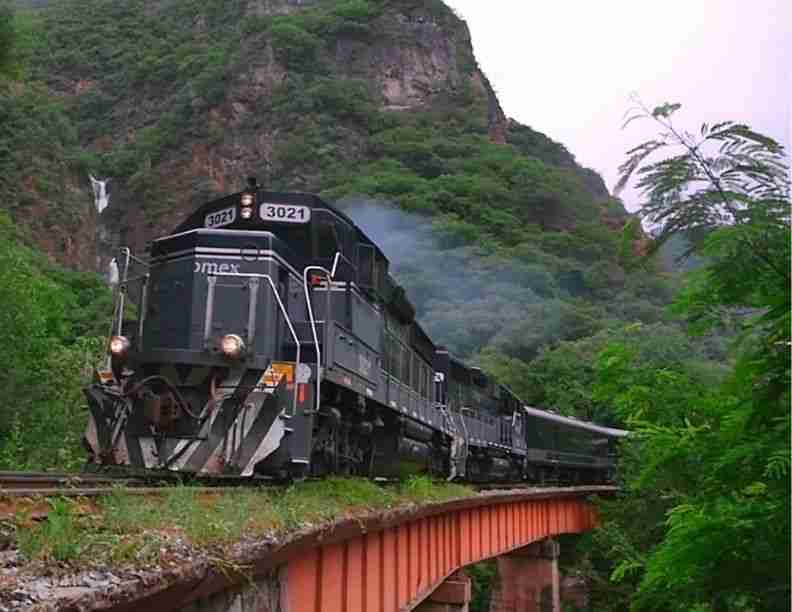 Tren-Chepe-Express-Barrancas-del-Cobre