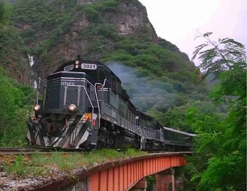 Tren-Chepe-Express-Barrancas-del-Cobre